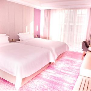 Deluxe Twin Bed Room
